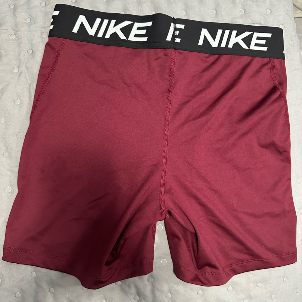 Woman’s Nike Pro 5” Shorts Burgundy